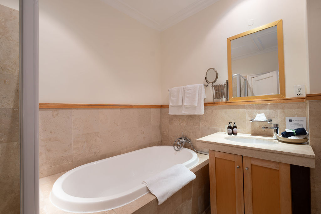 Mountain side (b) BATHROOM 1