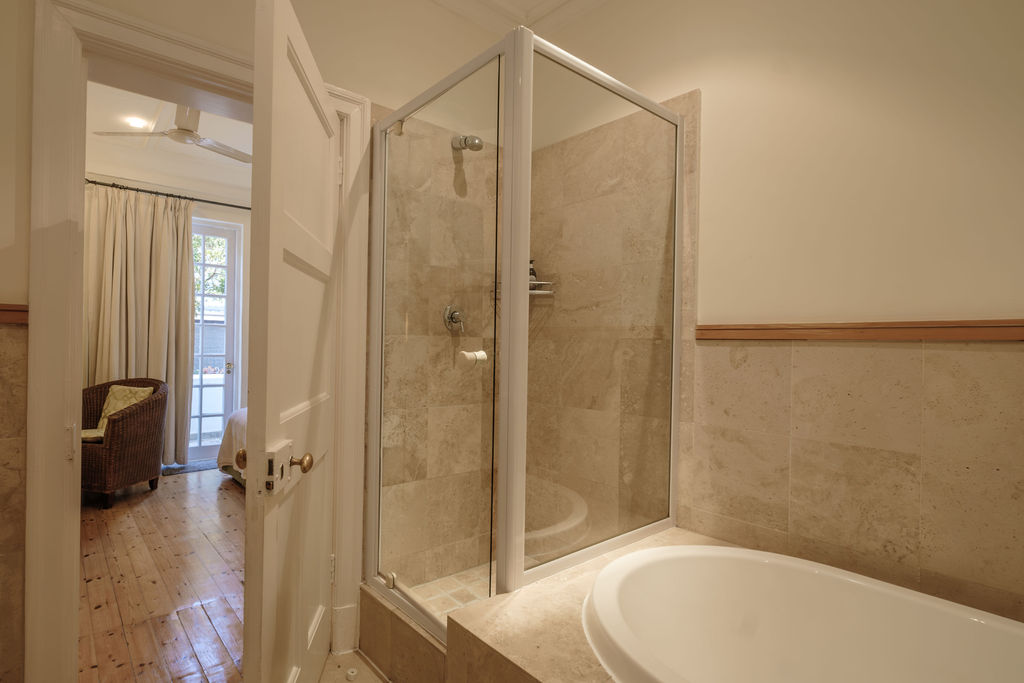 Mountain side (b) BATHROOM 2